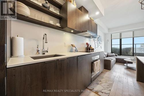 609 - 12 Bonnycastle Street, Toronto, ON - Indoor Photo Showing Kitchen With Upgraded Kitchen