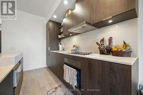 609 - 12 Bonnycastle Street, Toronto, ON - Indoor Photo Showing Kitchen