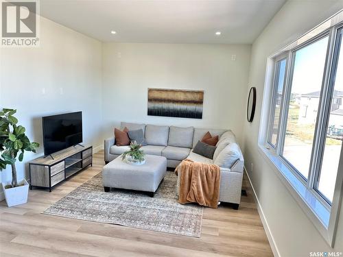 3744 Gee Crescent, Regina, SK - Indoor Photo Showing Living Room