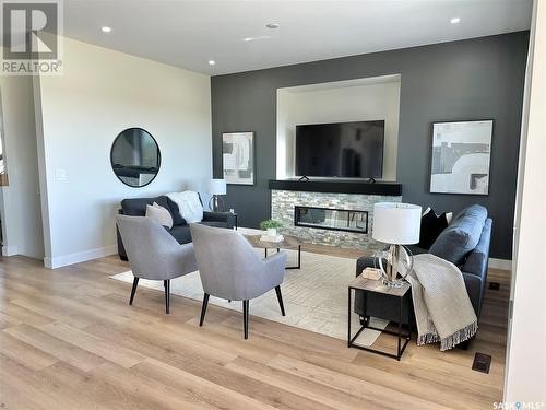 3744 Gee Crescent, Regina, SK - Indoor Photo Showing Living Room