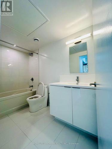 2816 - 230 Simcoe Street, Toronto, ON - Indoor Photo Showing Bathroom