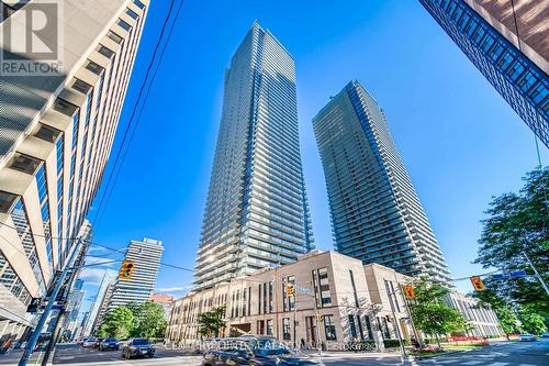 2511 - 1080 Bay Street, Toronto, ON - Outdoor With Facade