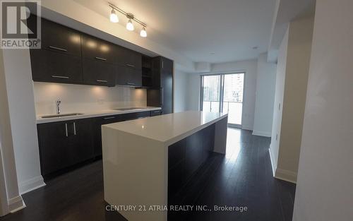 2511 - 1080 Bay Street, Toronto, ON - Indoor Photo Showing Kitchen