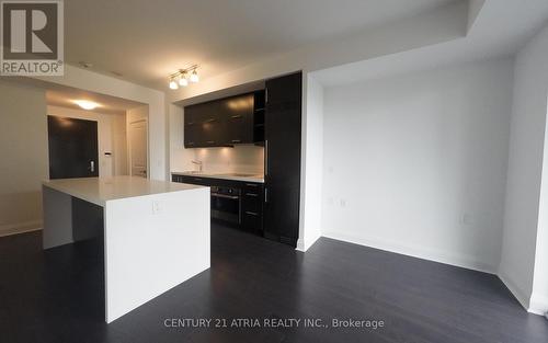 2511 - 1080 Bay Street, Toronto, ON - Indoor Photo Showing Kitchen