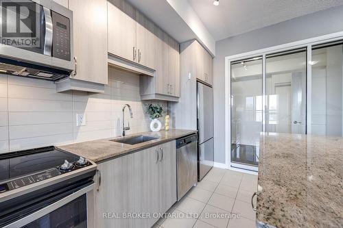 213 - 9201 Yonge Street, Richmond Hill, ON - Indoor Photo Showing Kitchen With Upgraded Kitchen