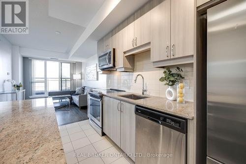 213 - 9201 Yonge Street, Richmond Hill, ON - Indoor Photo Showing Kitchen With Upgraded Kitchen