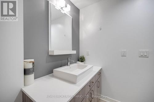 213 - 9201 Yonge Street, Richmond Hill, ON - Indoor Photo Showing Bathroom