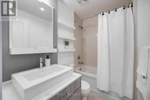 213 - 9201 Yonge Street, Richmond Hill, ON - Indoor Photo Showing Bathroom