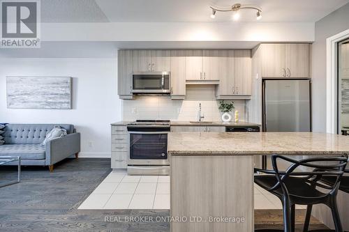 213 - 9201 Yonge Street, Richmond Hill, ON - Indoor Photo Showing Kitchen With Upgraded Kitchen