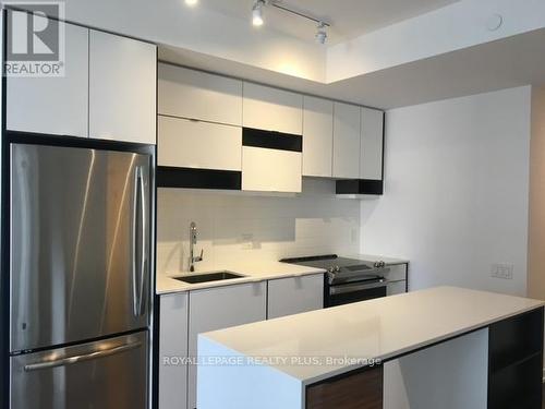 1007 - 4065 Confederation Parkway, Mississauga, ON - Indoor Photo Showing Kitchen With Stainless Steel Kitchen With Upgraded Kitchen