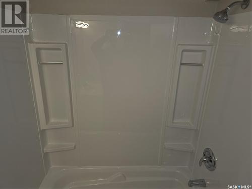 2121&2125 Rothwell Street, Regina, SK - Indoor Photo Showing Bathroom