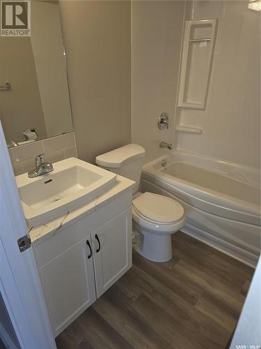 2121&2125 Rothwell Street, Regina, SK - Indoor Photo Showing Bathroom