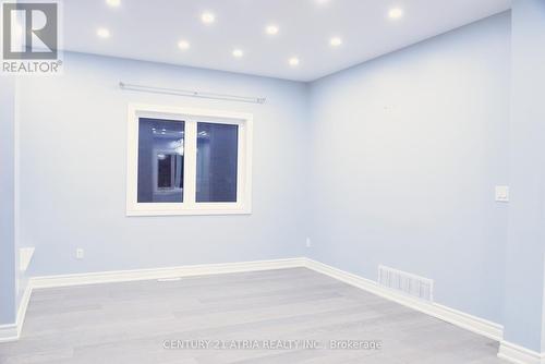 1093 Lamplight Way, Mississauga, ON - Indoor Photo Showing Other Room