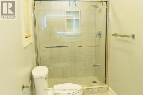 1093 Lamplight Way, Mississauga, ON - Indoor Photo Showing Bathroom