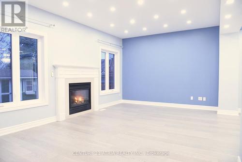 1093 Lamplight Way, Mississauga, ON - Indoor With Fireplace