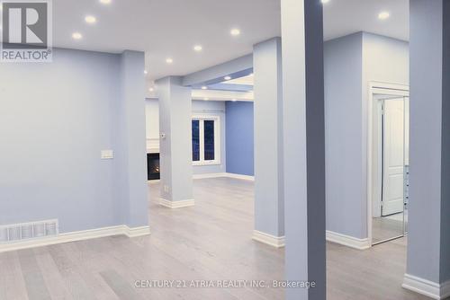 1093 Lamplight Way, Mississauga, ON - Indoor Photo Showing Other Room