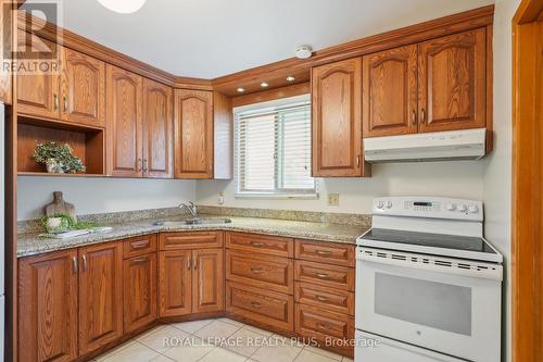 40 Forest Hill Crescent, Hamilton, ON - Indoor Photo Showing Kitchen