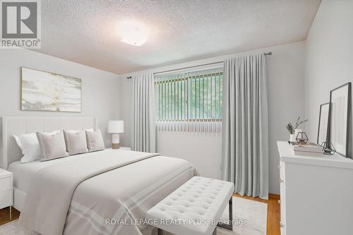 40 Forest Hill Crescent, Hamilton, ON - Indoor Photo Showing Bedroom