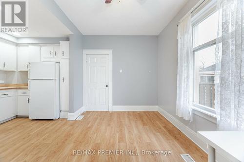 78 Bond Street, Cambridge, ON - Indoor Photo Showing Kitchen