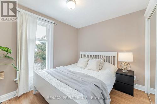 78 Bond Street, Cambridge, ON - Indoor Photo Showing Bedroom