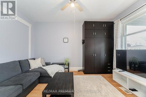 78 Bond Street, Cambridge, ON - Indoor Photo Showing Living Room