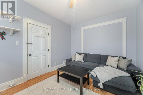 78 Bond Street, Cambridge, ON - Indoor Photo Showing Living Room