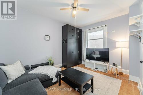 78 Bond Street, Cambridge, ON - Indoor Photo Showing Living Room