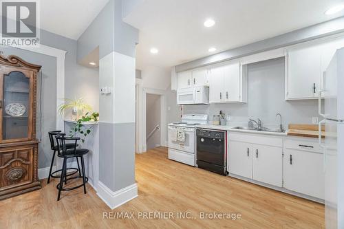 78 Bond Street, Cambridge, ON - Indoor Photo Showing Kitchen With Double Sink