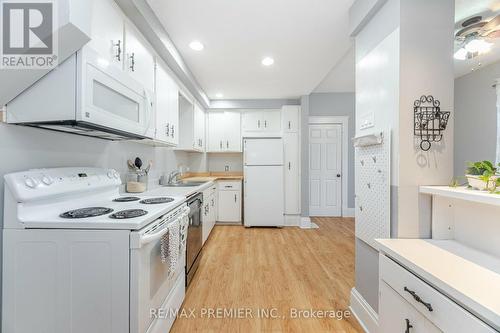 78 Bond Street, Cambridge, ON - Indoor Photo Showing Kitchen With Double Sink