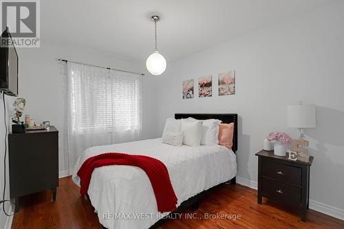 27 Coolspring Crescent, Caledon, ON - Indoor Photo Showing Bedroom