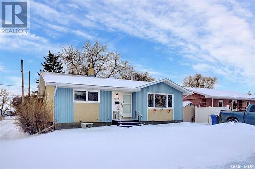 1105 Dover Avenue, Regina, SK - Outdoor With Facade