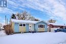 1105 Dover Avenue, Regina, SK  - Outdoor With Facade 