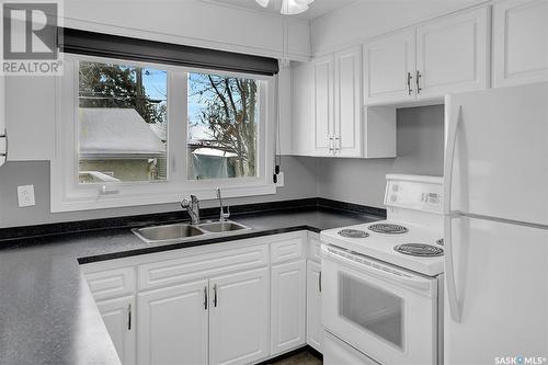 1105 Dover Avenue, Regina, SK - Indoor Photo Showing Kitchen With Double Sink