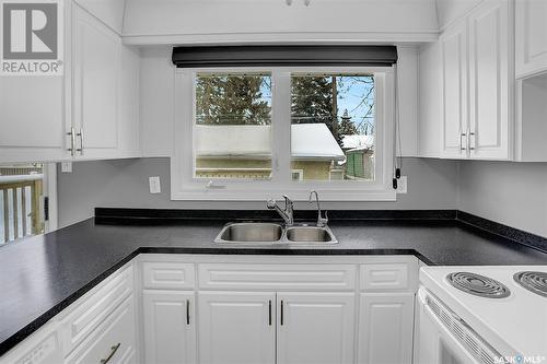 1105 Dover Avenue, Regina, SK - Indoor Photo Showing Kitchen With Double Sink