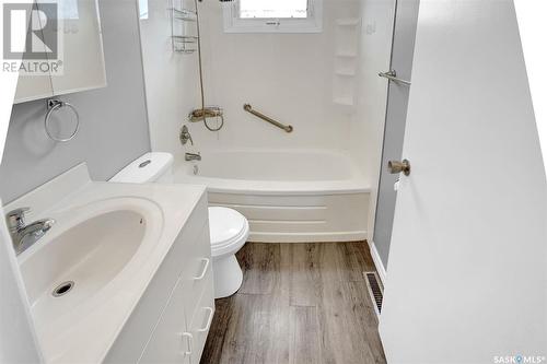 1105 Dover Avenue, Regina, SK - Indoor Photo Showing Bathroom