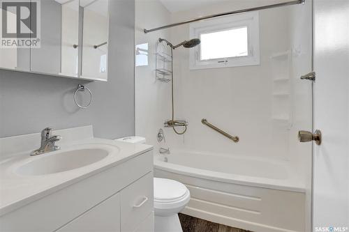 1105 Dover Avenue, Regina, SK - Indoor Photo Showing Bathroom