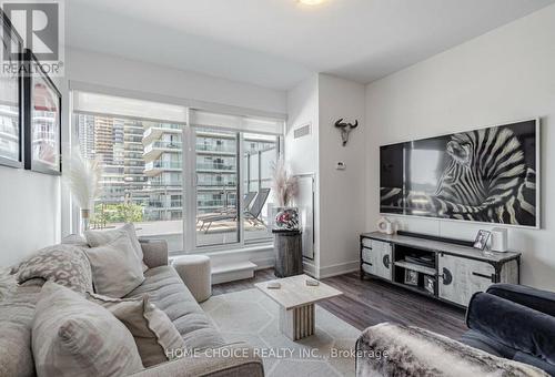 709 - 30 Shore Breeze Drive, Toronto, ON - Indoor Photo Showing Living Room