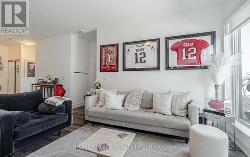 709 - 30 Shore Breeze Drive, Toronto, ON - Indoor Photo Showing Living Room