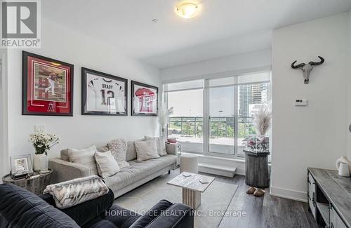 709 - 30 Shore Breeze Drive, Toronto, ON - Indoor Photo Showing Living Room