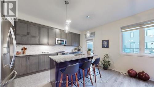 120 Huguenot Road, Oakville, ON - Indoor Photo Showing Kitchen With Upgraded Kitchen