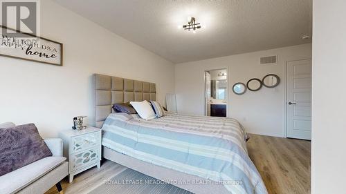 120 Huguenot Road, Oakville, ON - Indoor Photo Showing Bedroom