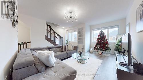 120 Huguenot Road, Oakville, ON - Indoor Photo Showing Living Room