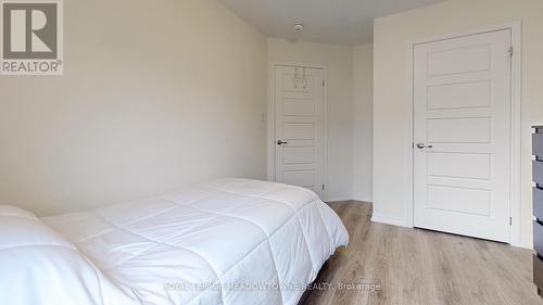 120 Huguenot Road, Oakville, ON - Indoor Photo Showing Bedroom