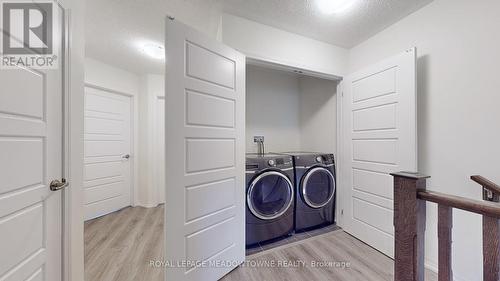 120 Huguenot Road, Oakville, ON - Indoor Photo Showing Laundry Room