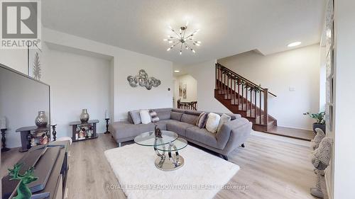 120 Huguenot Road, Oakville, ON - Indoor Photo Showing Living Room