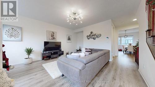 120 Huguenot Road, Oakville, ON - Indoor Photo Showing Living Room