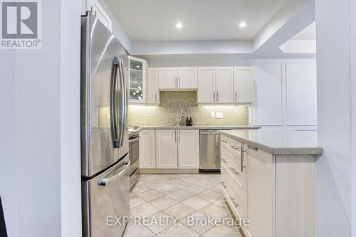 67 Padua Crescent, Hamilton, ON - Indoor Photo Showing Kitchen With Upgraded Kitchen