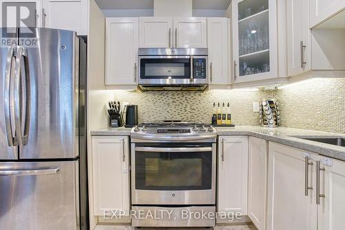 67 Padua Crescent, Hamilton, ON - Indoor Photo Showing Kitchen With Upgraded Kitchen