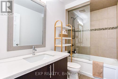 67 Padua Crescent, Hamilton, ON - Indoor Photo Showing Bathroom