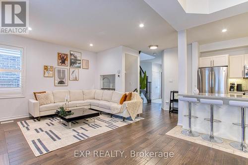 67 Padua Crescent, Hamilton, ON - Indoor Photo Showing Living Room